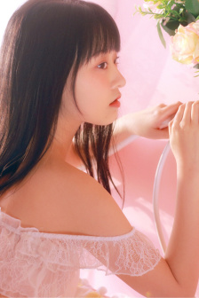 美女和帅哥接触